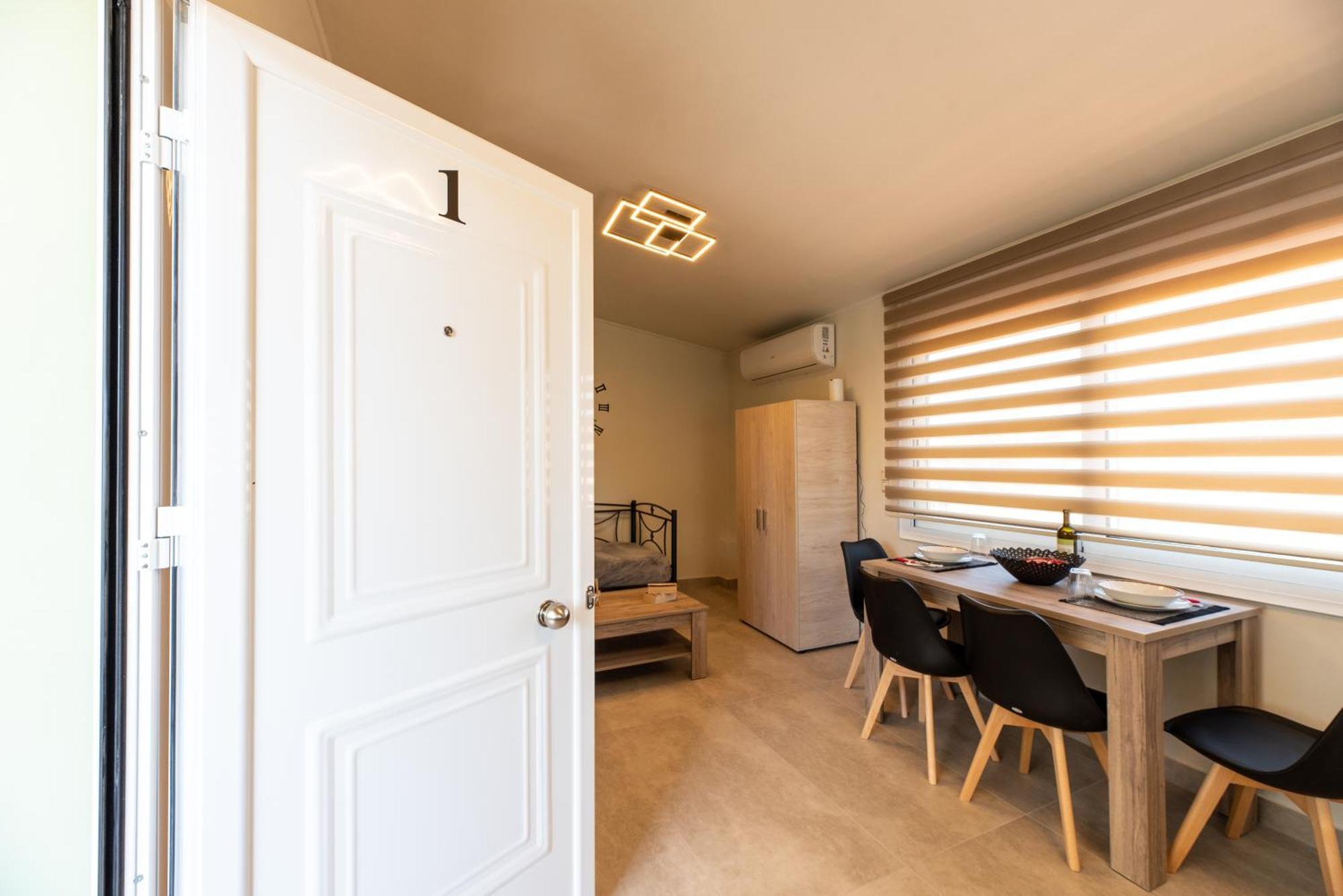 Demi'S Apartments Near Athen'S Airport Artemida  Esterno foto
